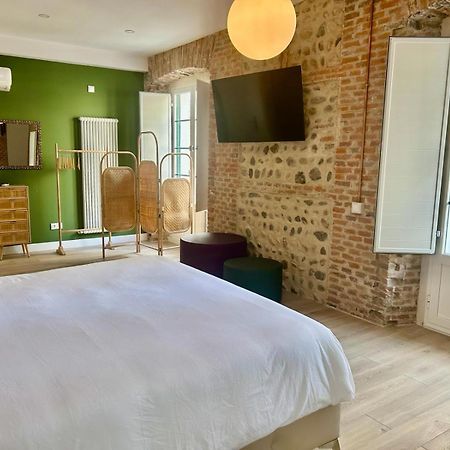 فندق Albany Ancha ليون المظهر الخارجي الصورة A room at the hotel