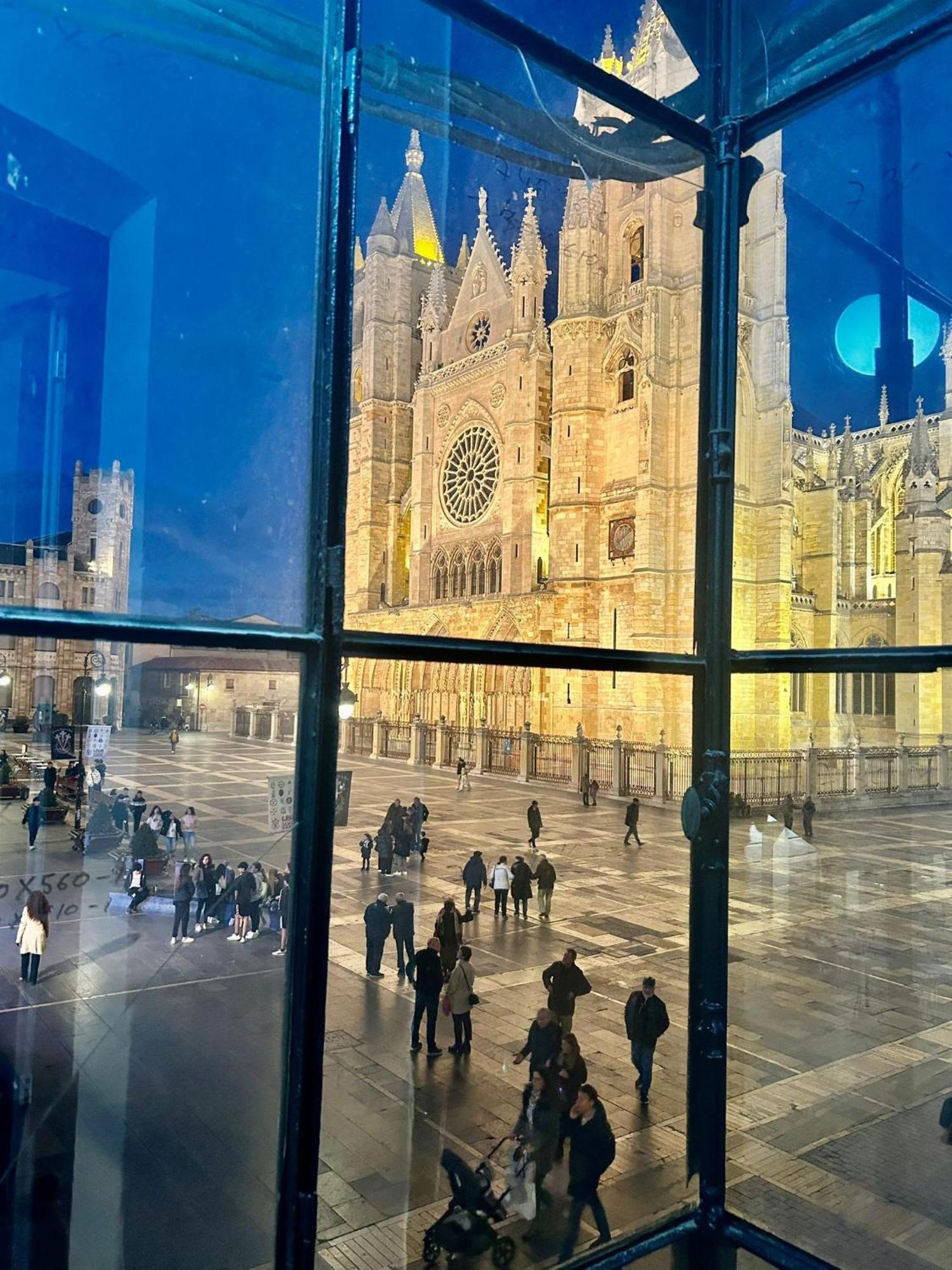 فندق Albany Ancha ليون المظهر الخارجي الصورة The Cathedral of the Holy Saviour