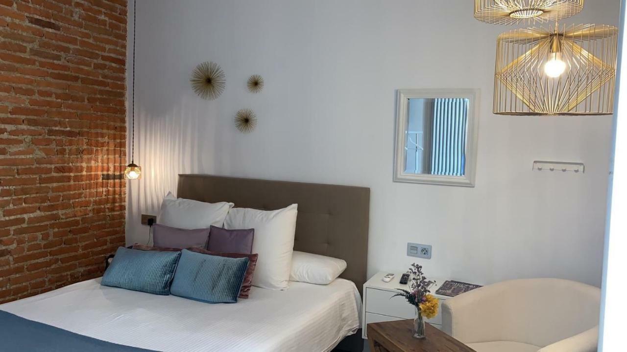 فندق Albany Ancha ليون المظهر الخارجي الصورة A bedroom at the hotel